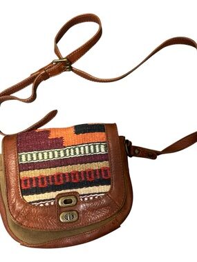 WILL Leather Goods USA Woven Carpet Wool & Leather Crossbody Saddle Bag Purse